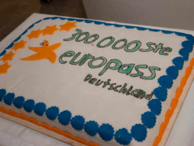 Eine Jubiläumstorte zum 300.000sten Europass Mobilität