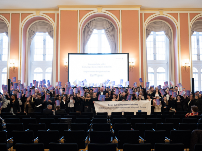 Gruppenfoto der Auszubildenden mit dem Regierenden Bürgermeister
